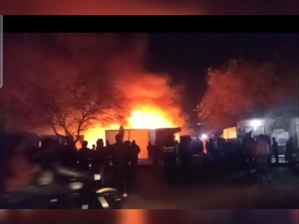 खाजूवाला: सब्जी मंडी में भीषण आग, चार अस्थायी दुकानें जलकर राख – लाखों का नुकसान