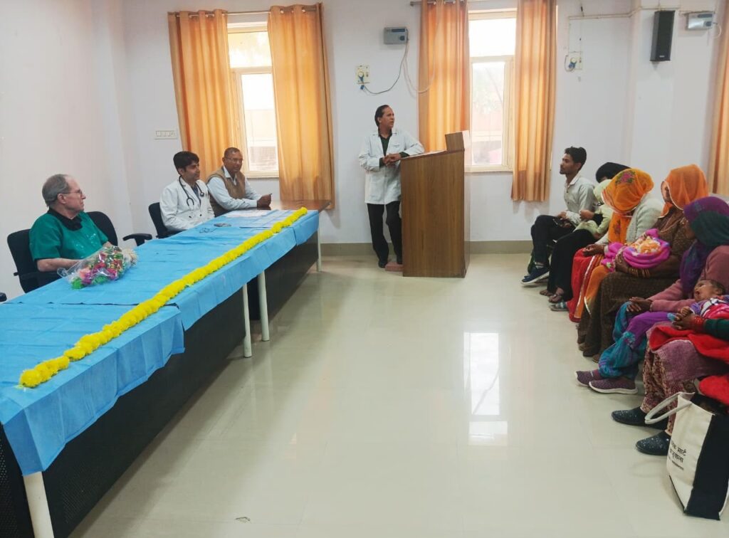 बीकानेर: पीबीएम ट्रॉमा सेंटर में क्लबफुट प्लास्टर मैनेजमेंट पर अंतरराष्ट्रीय कार्यशाला, पोन्सेटी विधि से जन्मजात विकृति का सफल इलाज 2 WhatsApp Image 2026 02 17 at 8.32.55 PM 1